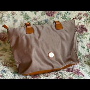 Nice roomy purse for traveling